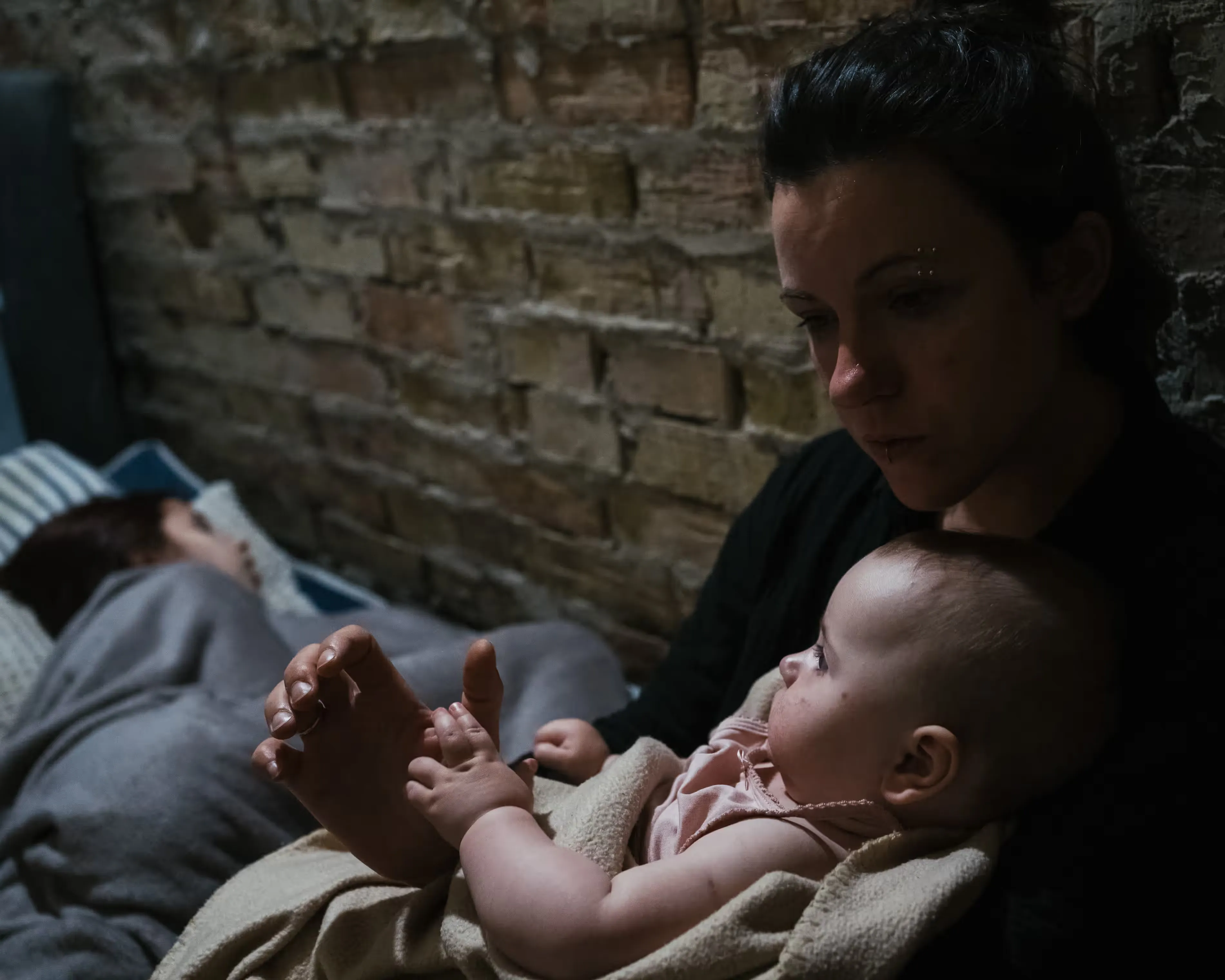 «Це бліц, бліц, бліц»: Київ під шквальним вогнем, люди ночують у бомбосховищах